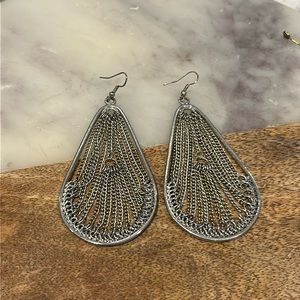 Drop earrings, thin mixed metal chains